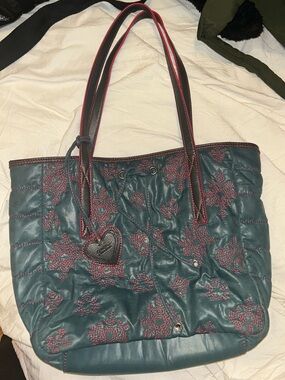 PRINCESS VERA WANG - Teal Quilted Tote Bag with Pink Embroidery